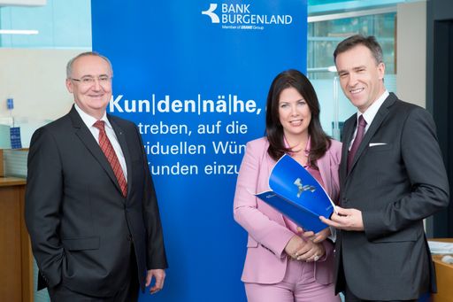 v.l.n.r. Der Gesamtvorstand der Bank Burgenland,
Gerhard Nyul, Andrea Maller-Weiß und Christian Jauk, präsentiert das
Jahresergebnis 2012.