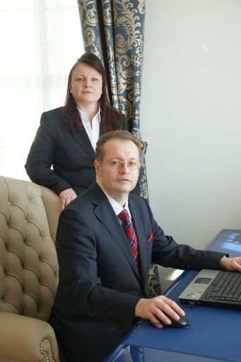 Vorschau Bild von Gergor Rosinger, Eigentümer und CEO der Rosinger
Group, und Yvette Rosinger, Asset Manager Principal Investments Real
Estate der Rosinger Group.