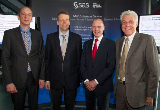 Im Bild v.l.n.r.: Gerhard Altmann (SAS), Prof. Dr.
Norbert Gronau (Universität Potsdam), Dietmar Kotras (SAS), Prof.
Dr. Peter Pawlowsky (TU Chemnitz) Copyright: SAS Austria