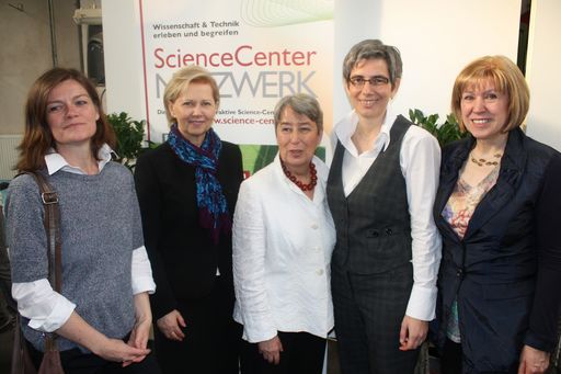 v.l.n.r.: Sybille Straubinger, Brigitte Jank,
Margit Fischer, Barbara Streicher, Ilse Pfeffer.