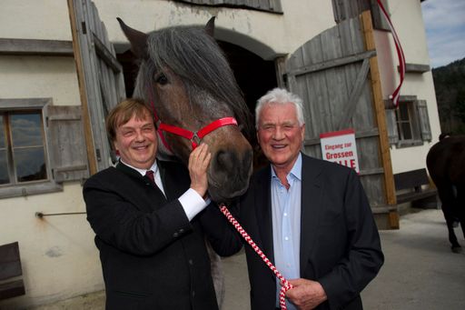 Vorschau Bild von Michael Aufhauser und Frank Stronach auf Gut
Aiderbichl