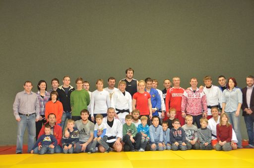  Russische Judostars trainieren für die EM in
Budapest - Fototermin mit den Mitgliedern des Judo Clubs Stockerau