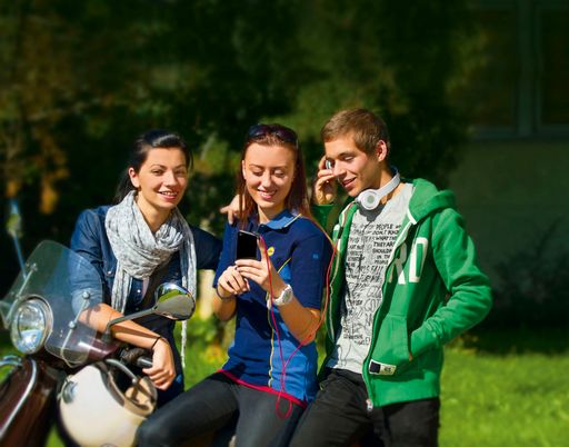 Vorschau Bild von Michael Tauchhammer nahm 2011 mit rund 80 anderen
Lehrlingen an "Lehrlinge on Tour" in Salzburg teil. Heute leitet er
eine Filiale mit rund zehn Mitarbeitern.