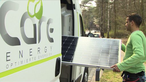 Auslieferung Care-Energy Solar "plug & save" in
Berlin / Die Verwendung dieses Bildes ist für redaktionelle Zwecke
honorarfrei. Veröffentlichung bitte unter Quellenangabe:
"obs/mk-group Holding GmbH"