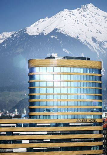  Das aDLERS, Innsbrucks höchstes Hotel- &
Gastronomie-Erlebnis, bietet ab 21. Juni 2013 den schönsten Ausblick
über Innsbruck und die umliegende Bergwelt.
