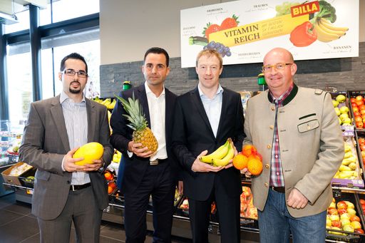 http://www.apa-fotoservice.at/galerie/4080/ Im Bild
v.l.n.r.: Halil Konuk (BILLA Marktmanager), Günter Herzog (BILLA
Vertriebsmanager), Josef Holzleitner (BILLA Vertriebsdirektor),
Roland Nagl (Bürgermeister)