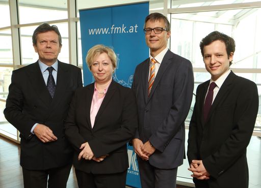 (c) FMK/Dieter Nagl - Personen v.l.n.r. : Dr.
Lothar Roitner (Vizepräs. FMK), Mag. Margit Kropik
(Geschäftsführerin FMK), DI Jan Trionow (Präsident FMK) und Mag.
Matthias Pázmándy (Gallup Institut)