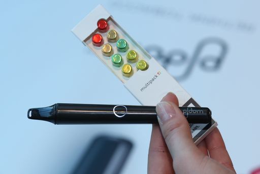 Vorschau Bild von Das Ploom Gerät und Ploom Tabak Pods in der Großansicht