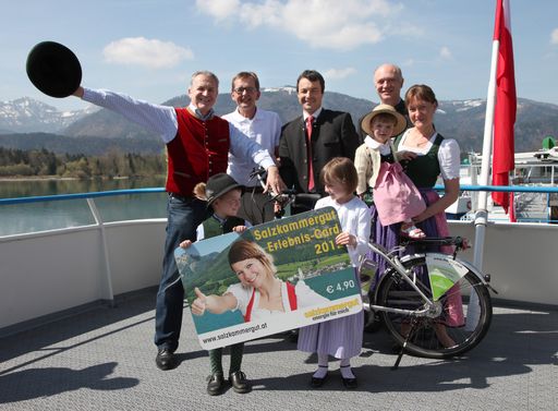 Die Touristiker im Salzkammergut sind startklar!
130 Salzkammergut-Attraktionen und Sehenswürdigkeiten bis zu 30%
ermäßigt, das bietet die Salzkammergut Erlebnis-Card. Ab 01. Mai
gibt's für Card-Inhaber die Eintritte zum Vorteilspreis bei
Schifffahrten, Bergbahnen, Panoramastraßen, Museen, Bäder, den
E-Bike Verleih und vielen weiteren Freizeit- und Urlaubsangebote.
