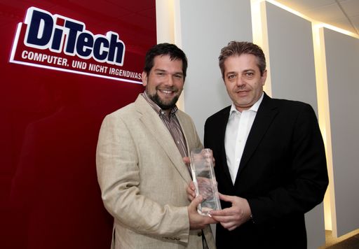 v.l.n.r.:Arieh Bolyos (DiTech, Head of Sales) und
Hannes Schipany (Toshiba Austria, Geschäftsführer).