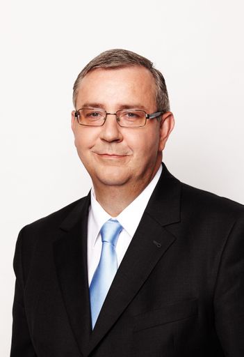  Mag. Wilhelm Doupnik, Vorsitzender der
Geschäftsführung der Raiffeisen Informatik GmbH