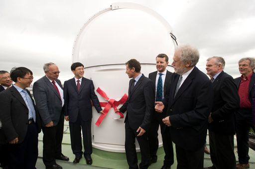  Minister Töchterle, Rektor Engl, ÖAW-Präsident Denk, Prof.
Zeilinger, Vizepräsident Yin und Jian Wei Pan eröffnen optische
Bodenstation für Experimente im Bereich der Quantenkommunikation