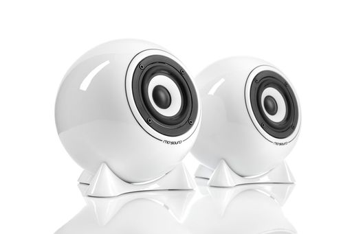 Vorschau Bild von Die Kugelform bietet ein akustisch optimales
Lautsprechergehäuse, durch Vermeidung von parellelen Wänden, Ecken
und Kanten. Breitbandlautsprecher mit hervorragender Klangabbildung
machen den mo-speaker zur verzerrungsfreien Punktschallquelle.
Porzellan statt Plastik, das Gehäuse besteht aus 5mm Hartporzellan.
Es ist praktisch schwingungsfrei, kratz- und temperatur
unempfindlich.