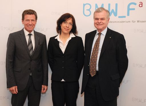  Wissenschaftsminister Töchterle und ÖAW-Präsident
Denk geben Ausschreibungsergebnis bekannt