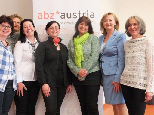 v.l.n.r. Maria Wenninger Sozial Global, Tamara
Palkovich Sozial Global, Brigitta Pöcksteiner Wr. Sozialdienste
Alten- und Pflegedienste, Lidia Sikora,Evi Pohl-Iser Wiener
Hilfswerk, Manuela Vollmann abz*austria, Ursula Morokutti
abz*austria