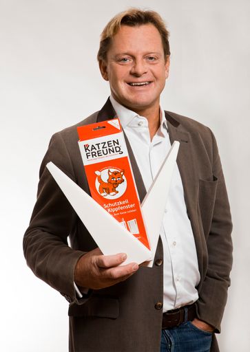 Mag. Thomas Ramsauer, KATZENFREUND(R)-Chef mit dem
praktischen Katzenschutzprodukt "KATZENFREUND(R)"