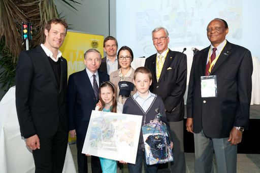 http://www.apa-fotoservice.at/galerie/4075/ Im Bild
v.l.n.r.: Alexander Wurz (ehemaliger Formel-1-Rennfahrer), Jean Todt
(FIA-Präsident), Christian Moser (Geschäftsführer SOS-Kinderdorf
Österreich), Julia Mirwald (Kind von ÖAMTC Pannenfahrer), Michelle
Yeoh (Schauspielerin und Global Road Safety Ambassador), Kevin
Baster (SOS Kinderdorf Hinterbrühl), Werner Kraus (ÖAMTC-Präsident),
John Mutenda (Präsident der Automobile Association Uganda)