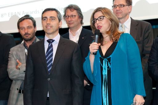  http://www.apa-fotoservice.at/galerie/4125 Im Bild
v.l.n.r.: Thomas Bluth (aaia-member), Paulo Andrez (EBAN President),
Nikolaus Futter (aaia-member), Selma Prodanovic(aaia Co-Founder &
CEO), Werner Wutscher (aaia Board member)