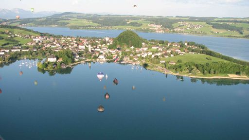 Wohlfühlen im gastfreundlichen Seenland nördlich
der Weltstadt Salzburg: Genussradeln, Seenwandern und Badespaß.