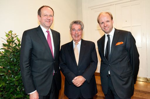 http://www.apa-fotoservice.at/galerie/4151/ Im Bild
v.l.n.r.: Matthias Naske, Dr. Heinz Fischer, Bernhard Kerres