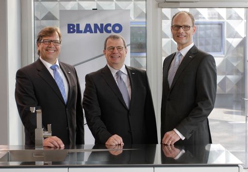 Die Geschäftsführer der Blanco GmbH + Co KG (v.
li.): Wolfgang Schneider (Technischer Geschäftsführer), Achim
Schreiber (Vorsitzender der Geschäftsführung), Rüdiger Böhle
(Kaufmännischer Geschäftsführer) Die Verwendung dieses Bildes ist
für redaktionelle Zwecke honorarfrei. Veröffentlichung bitte unter
Quellenangabe: "obs/Blanco GmbH + Co. KG"