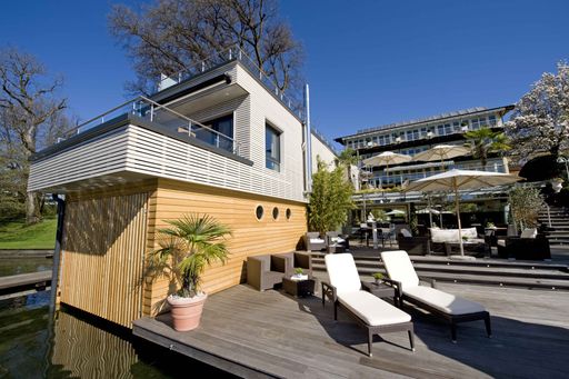  Gästen von KOLLERs Bootshaussuite liegt der
ganze Millstätter See zu Füßen.