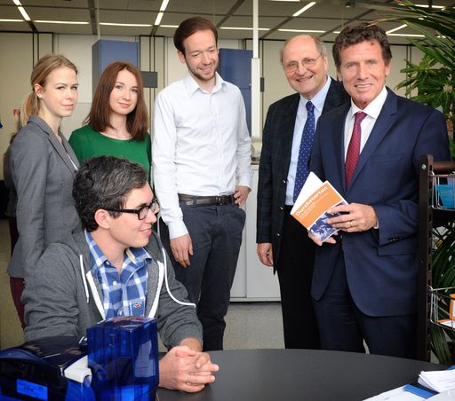 Minister Töchterle mit Rektor Badelt und Studierenden an der WU
Wien