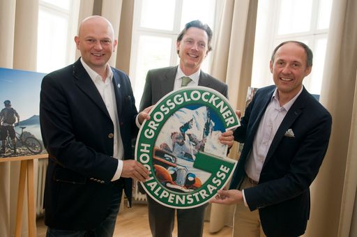 Vorschau Bild von v.l.n.r.: Christian Kresse GF Kärnten Werbung,
Johannes Hörl VD Großglockner Hochalpenstraßen AG, Leo Bauernberger
GF SalzburgerLand Tourismus