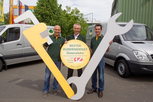 Vorschau Bild von Im Bild (v.l.n.r.): Hannes Hierzer (Leitung
Kundendienst Österreich) Erwin Stubenschrott (Geschäftsführer KWB)
Christian Luttenberger (Leitung Kundendienst International).