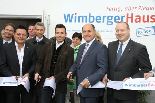 http://www.apa-fotoservice.at/galerie/4154 v.l.n r
Bürgermeister Herbert Pfeffer, Geschäftsführer Mag.(FH) Christian
Wimberger, LH-Stv.Mag.Wolfgang Sobotka, Stadtrat Mag.Lukas Leitner