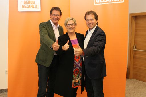 NAbg. Ursula Haubner wurde beim heutigen Landeskonvent des BZÖ
Oberösterreich in Leonding unter dem Motto "Wir entscheiden die
Zukunft! Den Menschen verpflichtet!" mit 97,7 Prozent als
Landesobfrau wiedergewählt.
