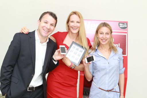 Vorschau Bild von Mag. Christof Hinterplattner (Geschäftsleiter
Digitale Medien), Dr. Eva Dichand (Herausgeberin) und Mag. Maria
Jelenko-Benedikt (Chefredakteurin Online) - v.l.n.r.