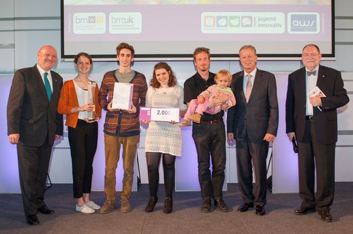 Vorschau Bild von SC Mag. Theodor Siegl/BMUKK, Team "Third
Generation", BM Dr. Reinhold Mitterlehner, Mag. Barry John Hewson,
MA/Dekan i.R. der New Design University
