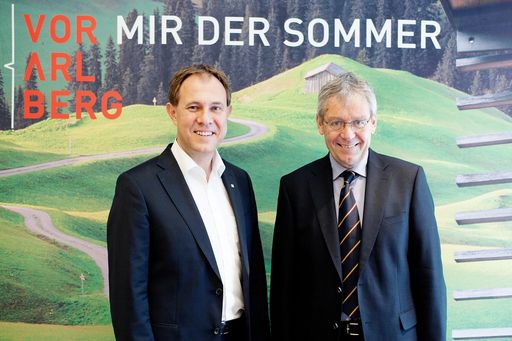 Mag. Christian Schützinger (Geschäftsführer
Vorarlberg Tourismus), Mag. Karlheinz Rüdisser (Landesstatthalter).