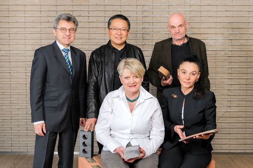 Die Brick Award-Jury (v.l.n.r.) mit Bricks & Tiles
Europe CEO, Wienerberger AG (ganz links): Johann Windisch, Wang Shu,
Ewa Kurylowicz, Pavol Panak, Vera Yanovshtchinsky.