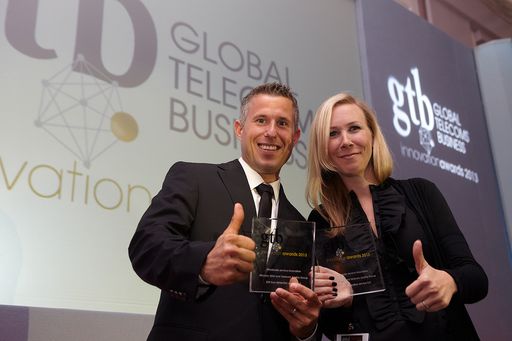  Stefan Amon, Bereichsleiter Wholesale, und Nina
Leindecker-Purrer, Head of Marketing Wholesale, freuen sich über die
Auszeichnung des SIM Box Detection Service mit dem Innovation Award.