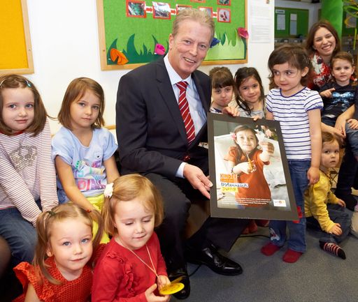Heute fand Betriebskindergarten des BMWFJ ein.PG
mit dem Thema 'Neue Vorschläge zur Familienförderung und
Familienkampagne' mit Familienminister Mitterlehner (ÖVP).statt.