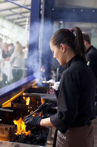 Vorschau Bild von Bits, Bytes & Barbecue - Die summerstage am Wiener
Donaukanal war Treffpunkt von Kunden und Mitarbeitern beim
Sommerfest der APA-IT.