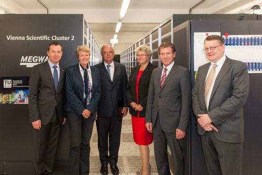 vlnr: Vizerektor Georg Haberhauer (BOKU),
Vizerektorin Sabine Schindler (Universität Innsbruck), Rektor Heinz
W. Engl (Universität Wien), Rektorin Sabine Seidler (TU Wien),
Bundesminister Karlheinz Töchterle, Dekan Wolfgang Wotawa (TU Graz)
