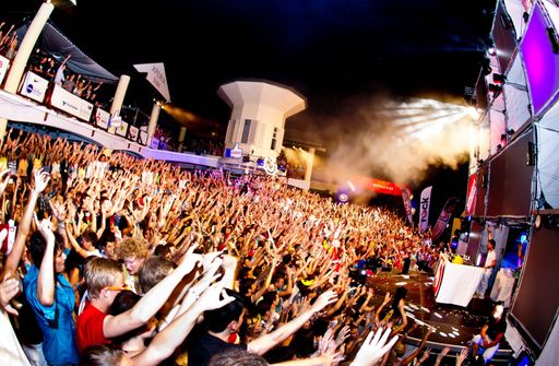 Vorschau Bild von Internationalte Top-Acts heizen den Splashies in
der Sony Xperia Base ein