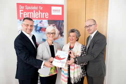  http://www.apa-fotoservice.at/galerie/4220 Im Bild
v.l.n.r.: Josef Daxböck, Mag. Ilse Stria, Dr. Sonja Littig-Wengerski
und Stefan Gebharter.