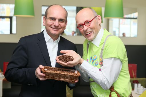 Mag. Harald Nograsek, Generaldirektor der
Verkehrsbüro Group (l.) und Johannes Gutmann, Geschäftsführer
SONNENTOR Kräuterhandels GmbH