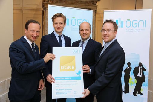  Im Bild v.l.n.r: Norbert Onkelbach, Sebastian
Junghänel, Georg Daniel Keppel (jeweils HOCHTIEF Development
Austria) und Philipp Kaufmann (ÖGNI Gründungspräsident)