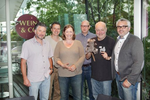 Bei Runde 5 von WineExperts diskutierten Fred
Loimer, Franz Strohmeier, Luzia Schrampf, Stefan Hajszan, Bernhard
Ludwig und Oliver Sartena