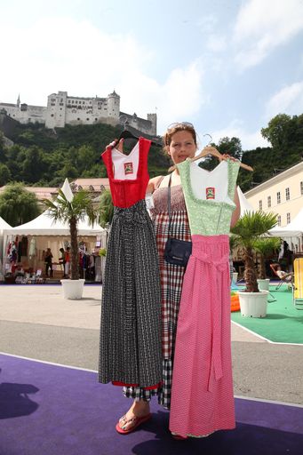 Vorschau Bild von Am 6. Sunny Summer Sale wird der Kapitelplatz in
ein Shoppingerlebnis unter freiem Himmel verwandelt.