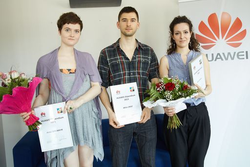 http://www.apa-fotoservice.at/galerie/4239 Im Bild
v.l.n.r.: Anna Sedlmayr - Huawei-Stipendiat 2013, Milos Oroz -
Huawei-Stipendiat 2013 und Mina Kovac - Huawei-Stipendiat 2013