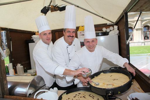 Vorschau Bild von Wiens Top-Küchenchefs kochen auch heuer wieder für
die UNICEF auf (v.l.n.r. Alexander Raddatz (Le MéridienWien),
Siegfried Kröpfl (Bristol) und Rupert Schnait (Imperial))