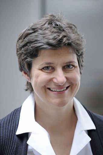 Die professionelle Journalistin und studierte
Germanistin Mag. Brigitte Krizsanits unterstützt mit vielseitigen
Erfahrungswerten und hoher Textkompetenz das PRESSETEXTER-Team im
Burgenland.