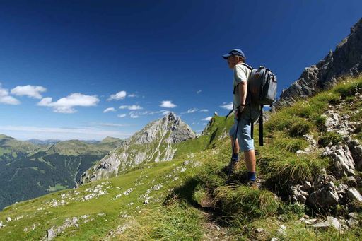 Unterwegs im Schadonagebiet mit Blick zur
Künzelspitze.