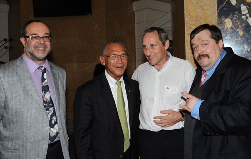 NHM Generaldirektor Christian Köberl mit NASA-Chef Charles
Bolden, dem österreichischen Astronauten Franz Viehböck und "Science
Buster" Werner Gruber